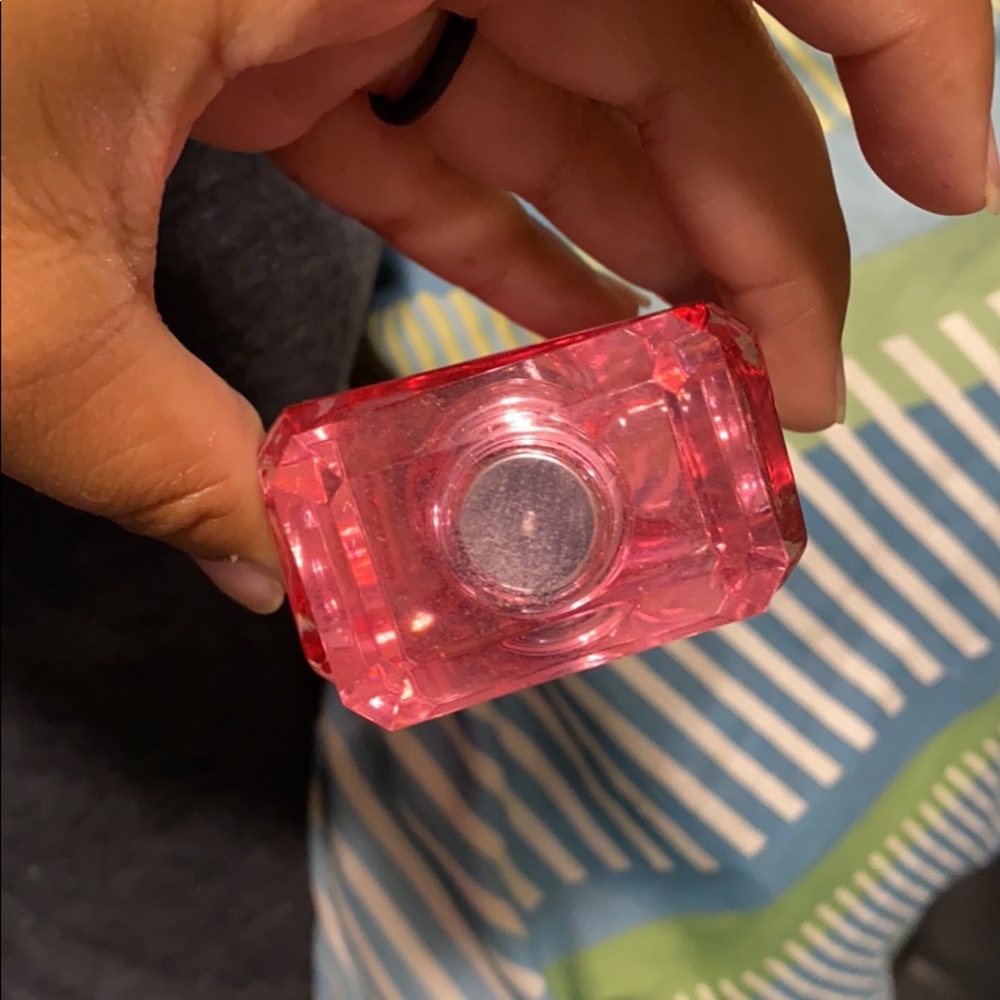 Mini bombshell - Picture 2 of 3